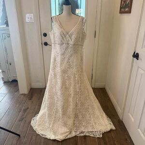 Wedding Dress. New with Tags 18W